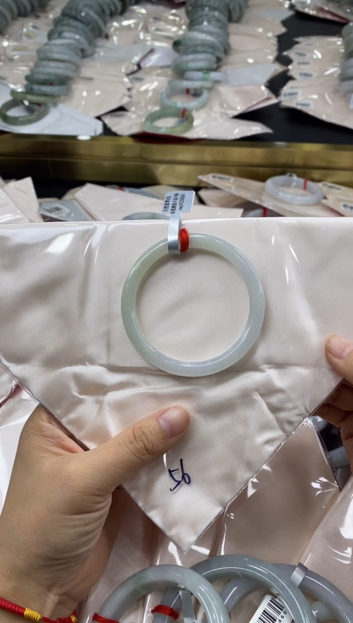 未镶嵌手镯翡翠雪*雪& 手镯