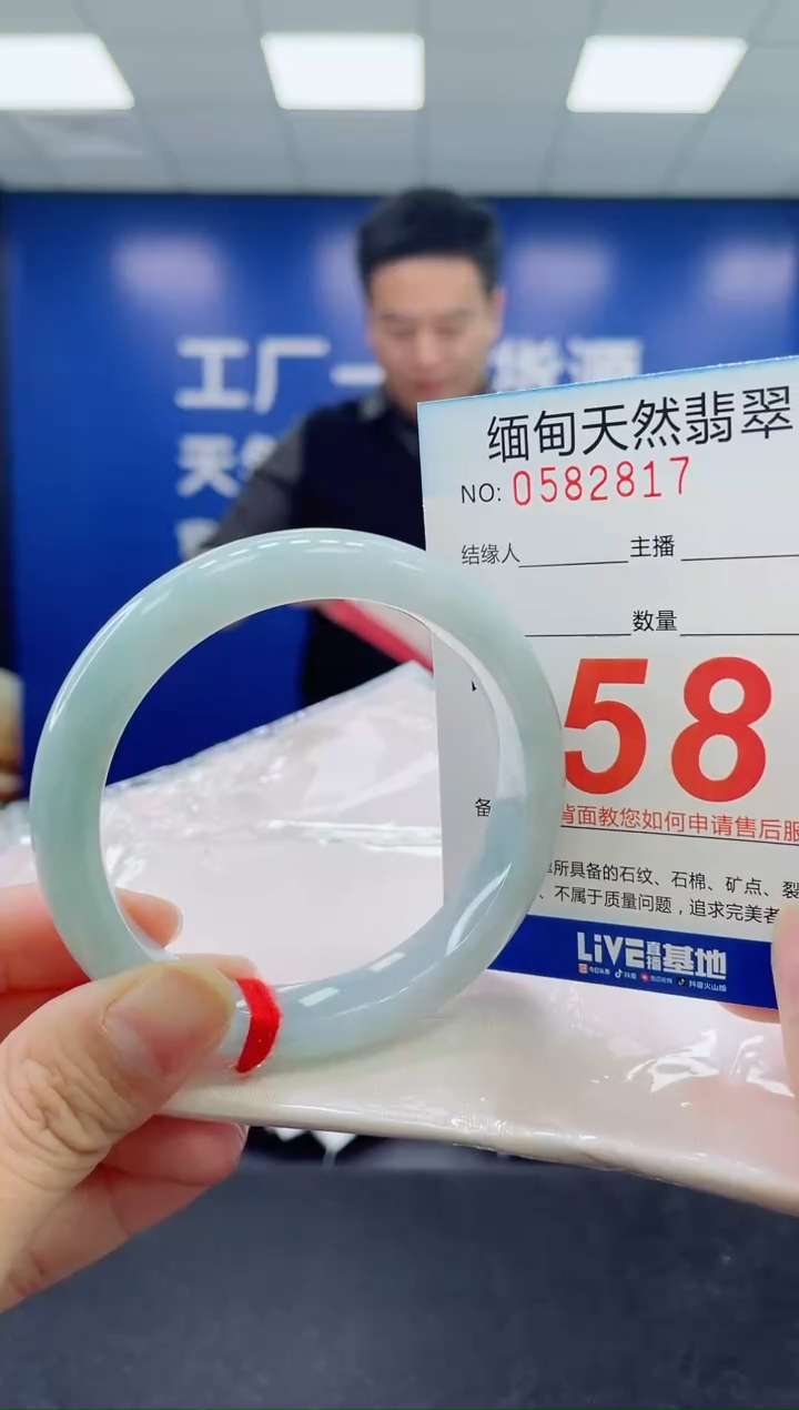 未镶嵌手镯翡翠天然翡翠手镯