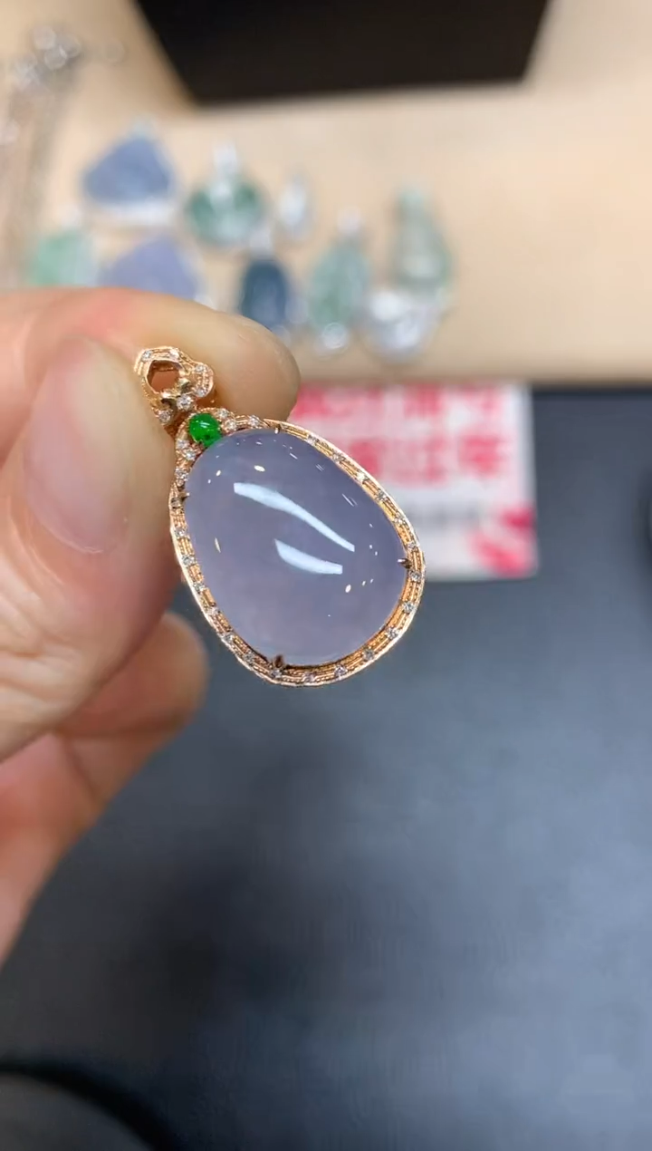 【闪购商品】翡翠吊坠(不含链)18K金镶嵌福瓜【无服务费