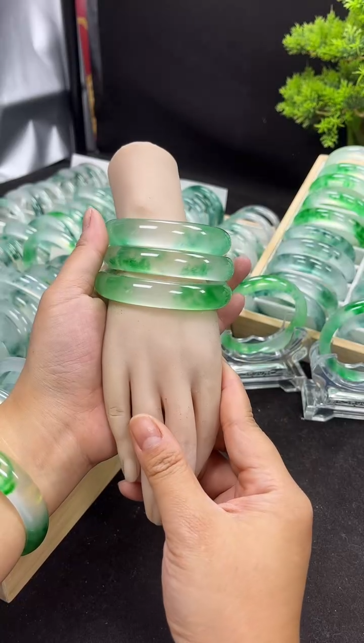 【闪购商品】石英岩玉手镯未镶嵌D