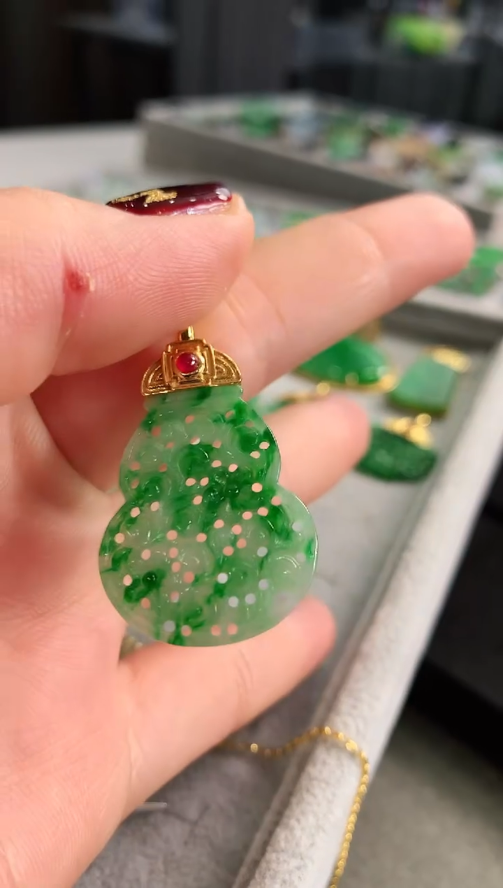 【闪购商品】翡翠吊坠(不含链)18K金镶嵌吊坠