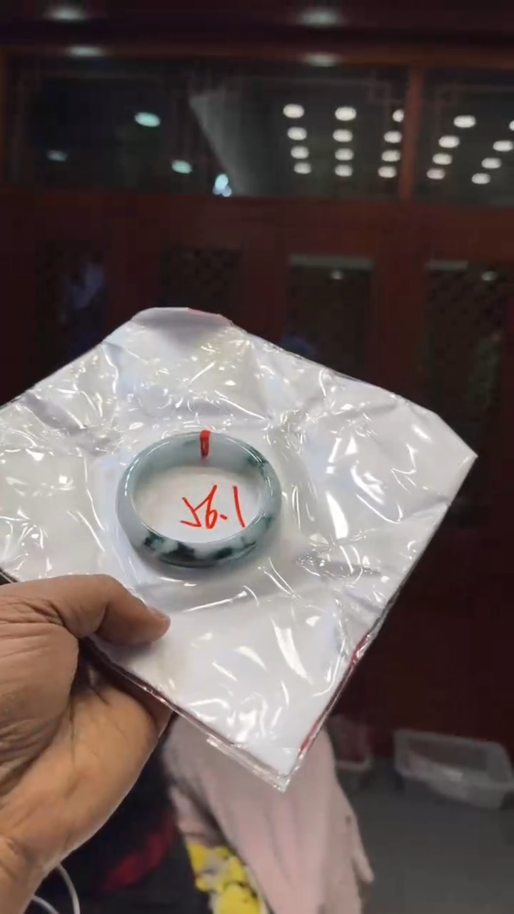 【闪购商品】翡翠手镯未镶嵌手镯