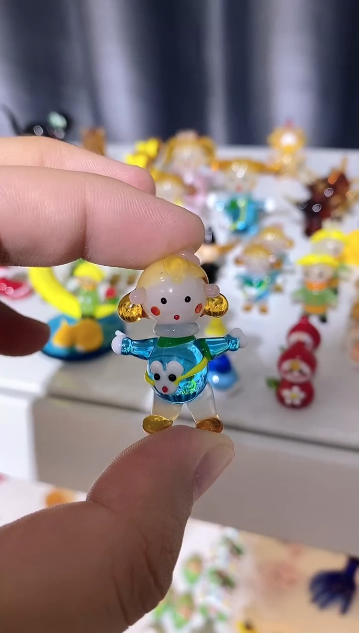 琉璃手工艺品小女孩