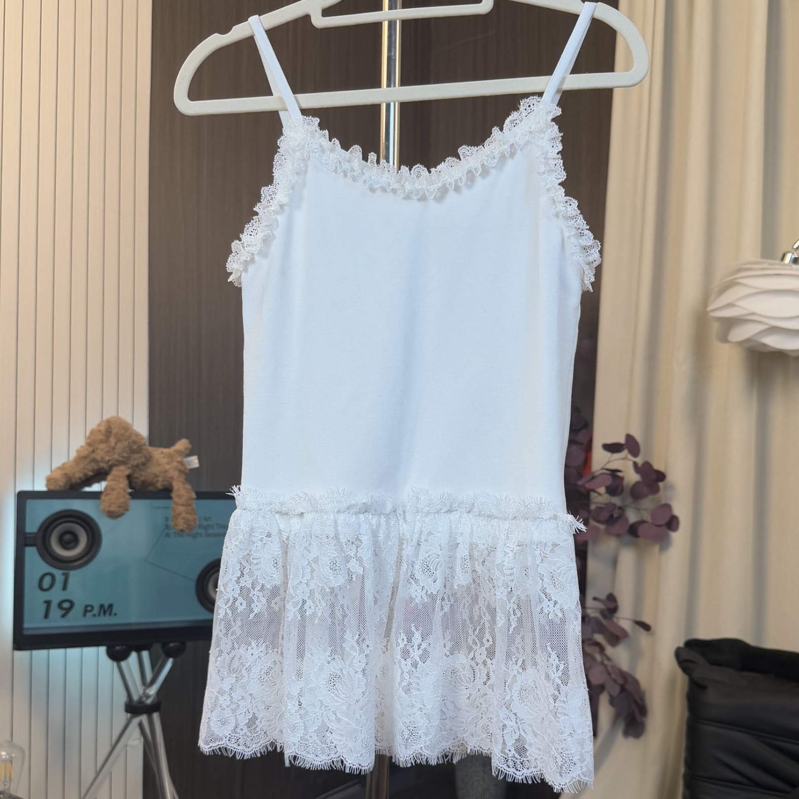 【岭南故事】25ss蕾丝花边吊带女春季新款修身内搭打底独特别致上衣