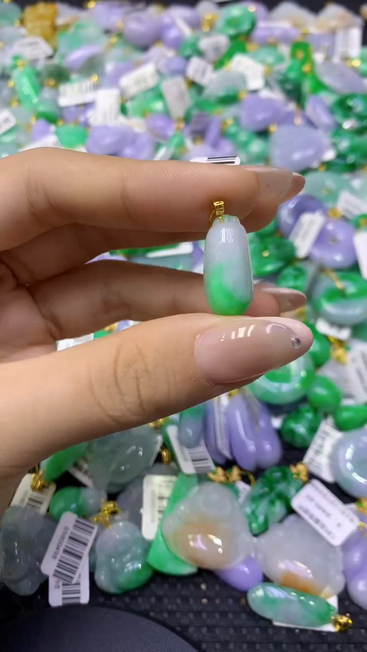 颈饰18K金镶嵌翡翠天然缅甸翡翠A货