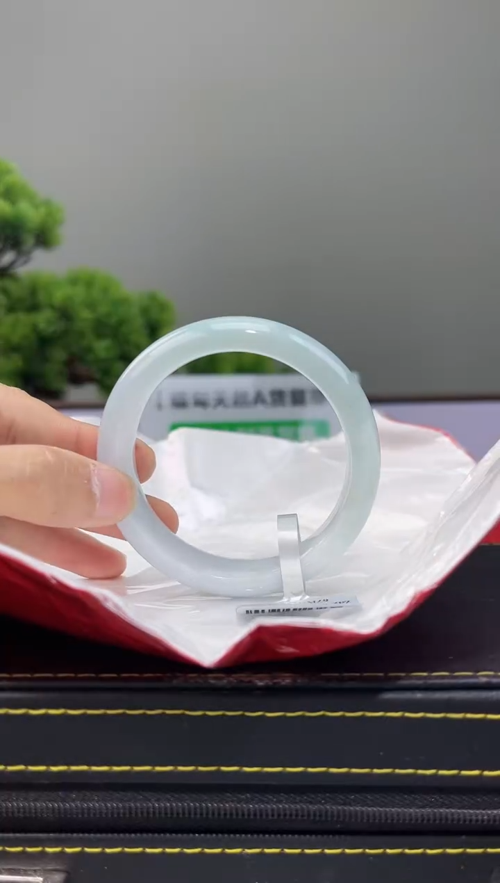 【闪购商品】翡翠手镯未镶嵌手镯17