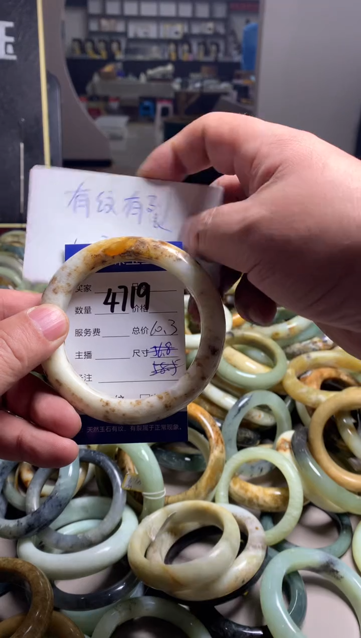 【闪购商品】蛇纹石玉手镯未镶嵌4719