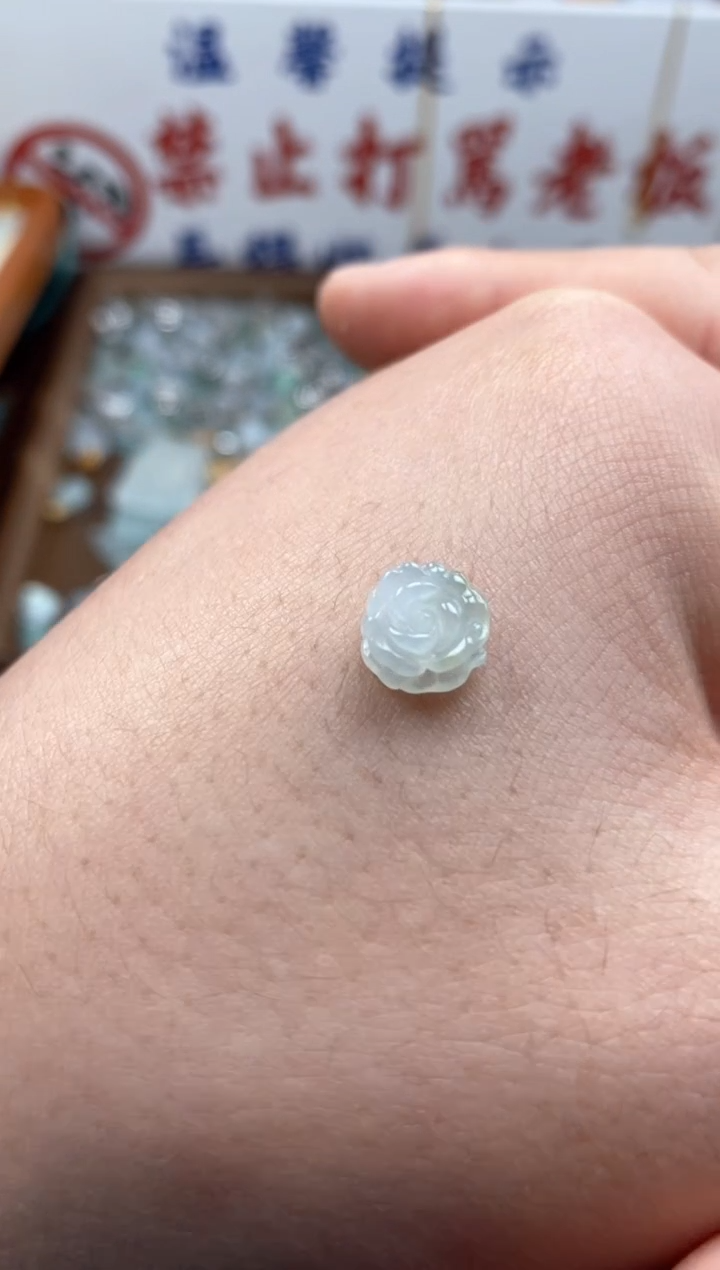 【闪购商品】翡翠颈饰未镶嵌哥哥