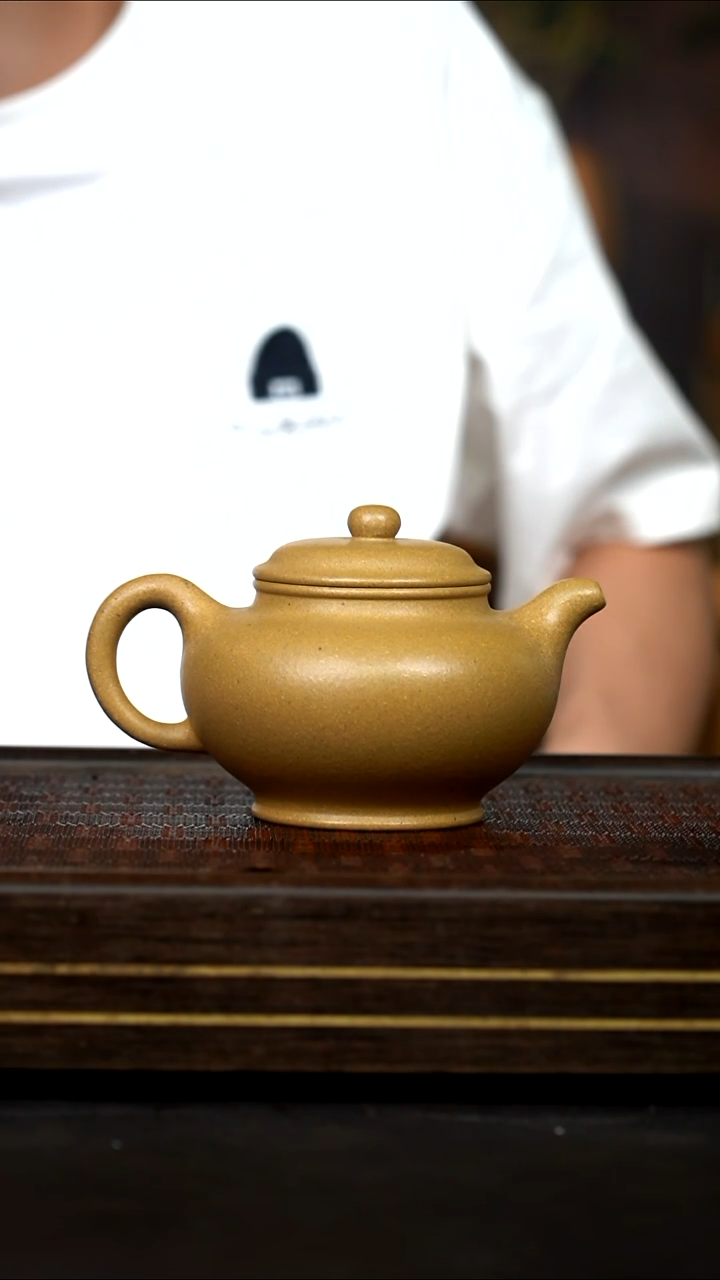 茶壶紫砂   LZX      黄金段        掇只       300cc