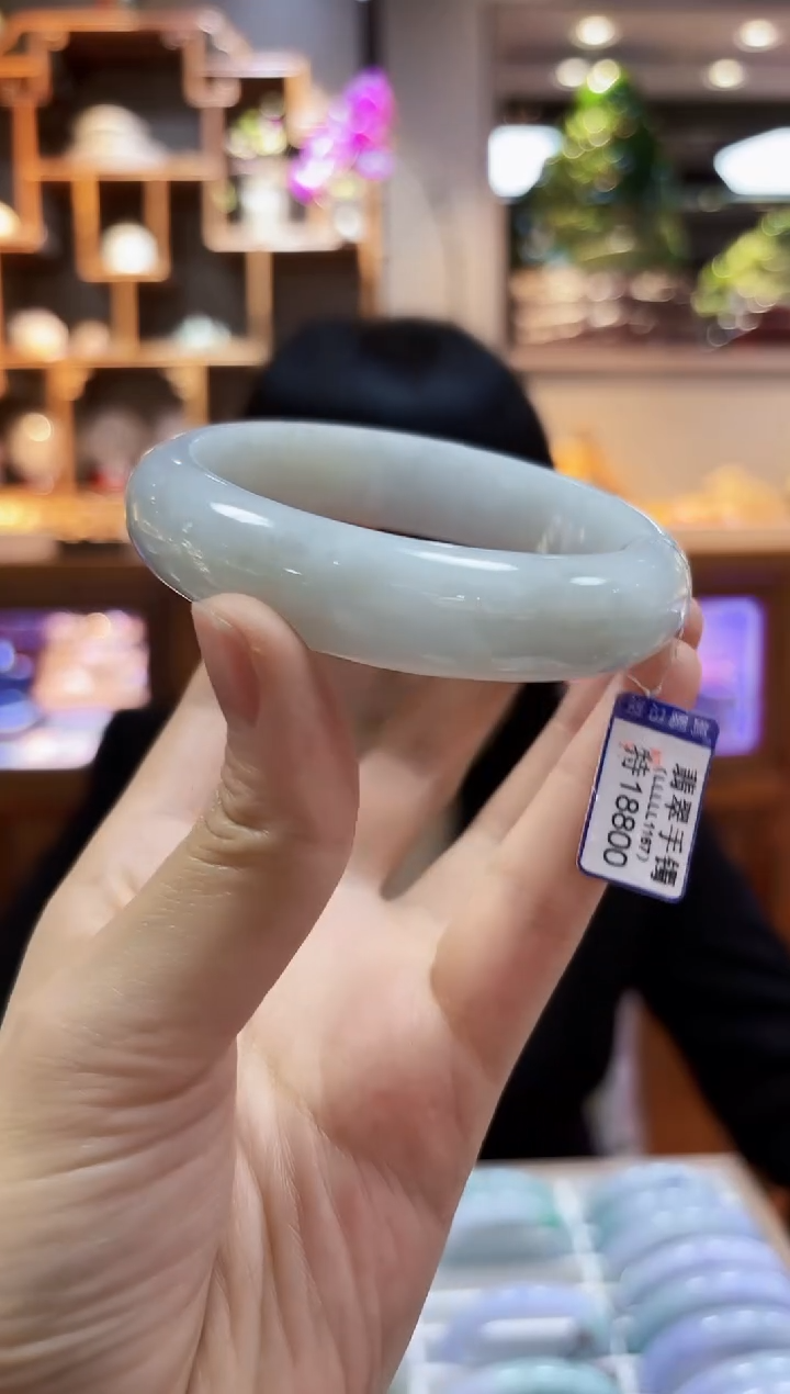 【闪购商品】翡翠颈饰未镶嵌62.4手镯