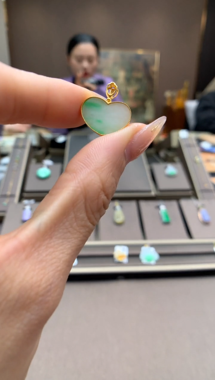 【闪购商品】翡翠颈饰18K金镶嵌爱心