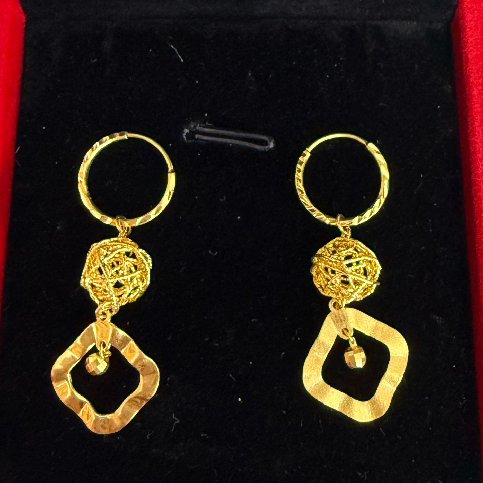 Chow Tai Seng/周大生洛可可风绣球足金耳圈 4.38g 183号