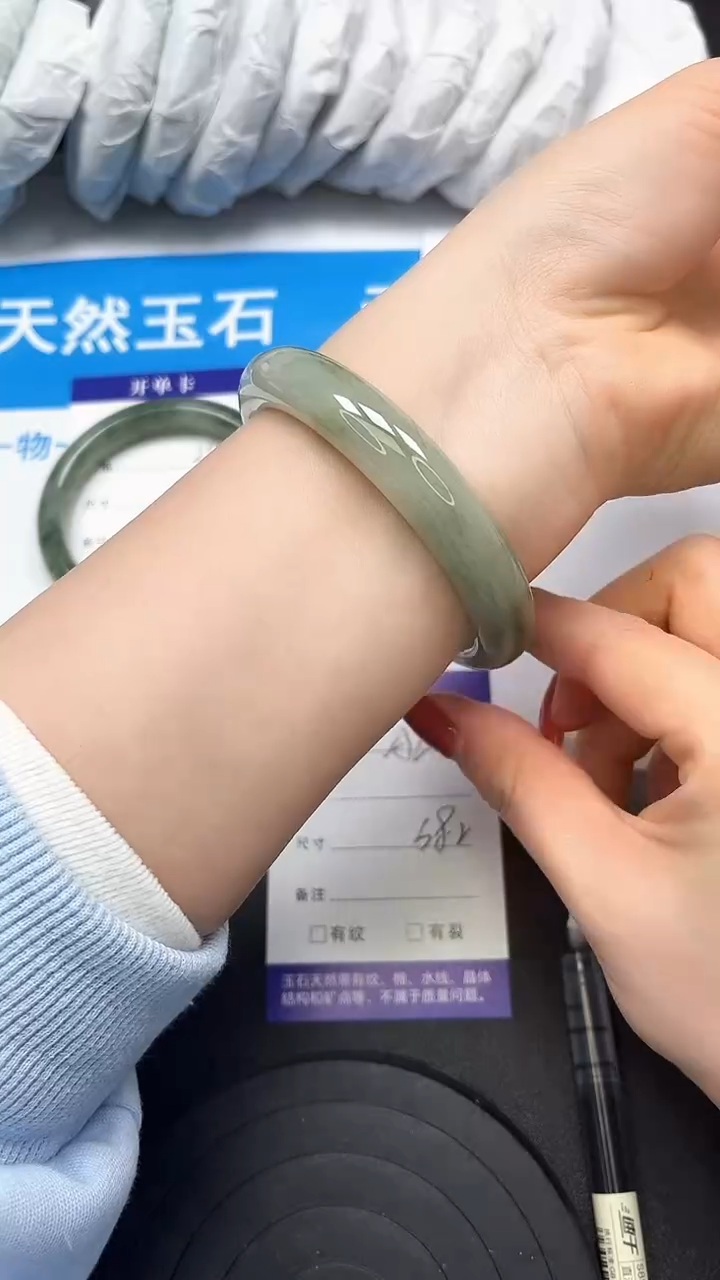 【闪购商品】石英质玉手镯未镶嵌64