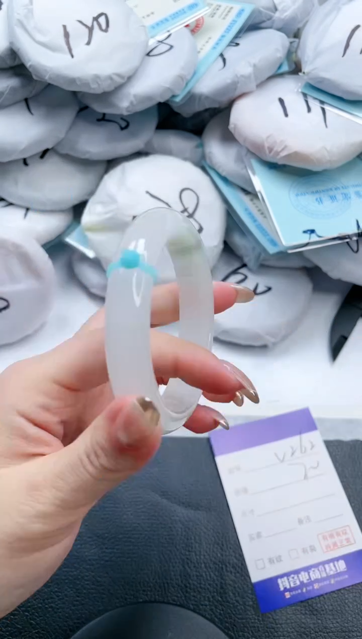 【闪购商品】石英质玉手镯未镶嵌19V262-58