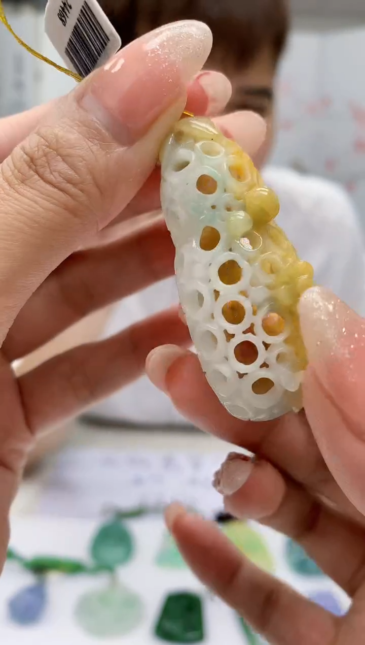 【闪购商品】定制翡翠未镶嵌4868MM-毛货挂件304