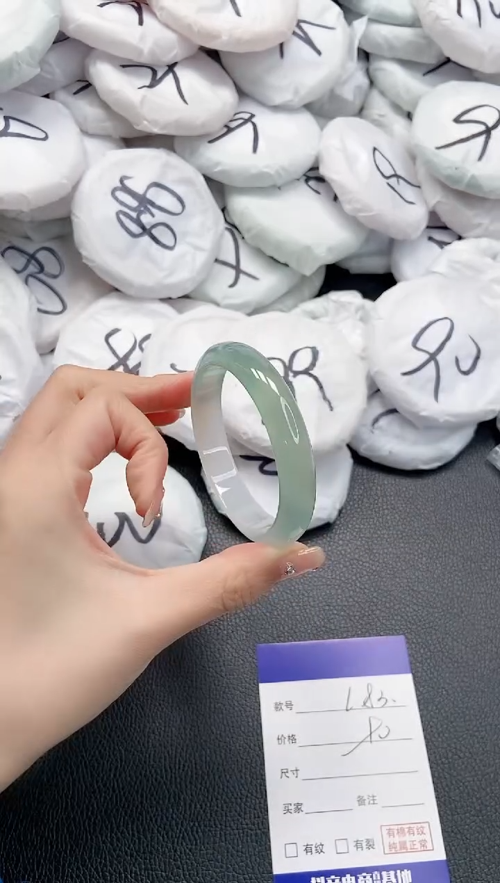 【闪购商品】石英质玉手镯未镶嵌 24L83-52