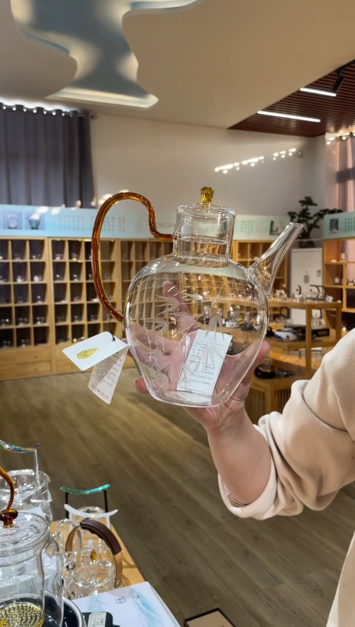 手工艺品玻璃大执壶琥珀把雕刻竹子