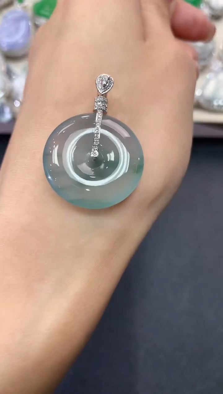 【闪购商品】翡翠吊坠(不含链)18K金镶嵌q50          
