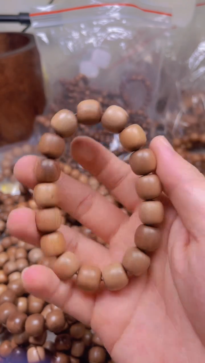 檀香木其他迈索尔12*13瑕疵多样性发其一