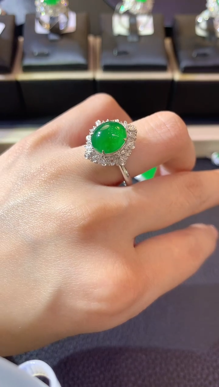 【闪购商品】翡翠吊坠(不含链)18K金镶嵌A5翡翠多样性发一件