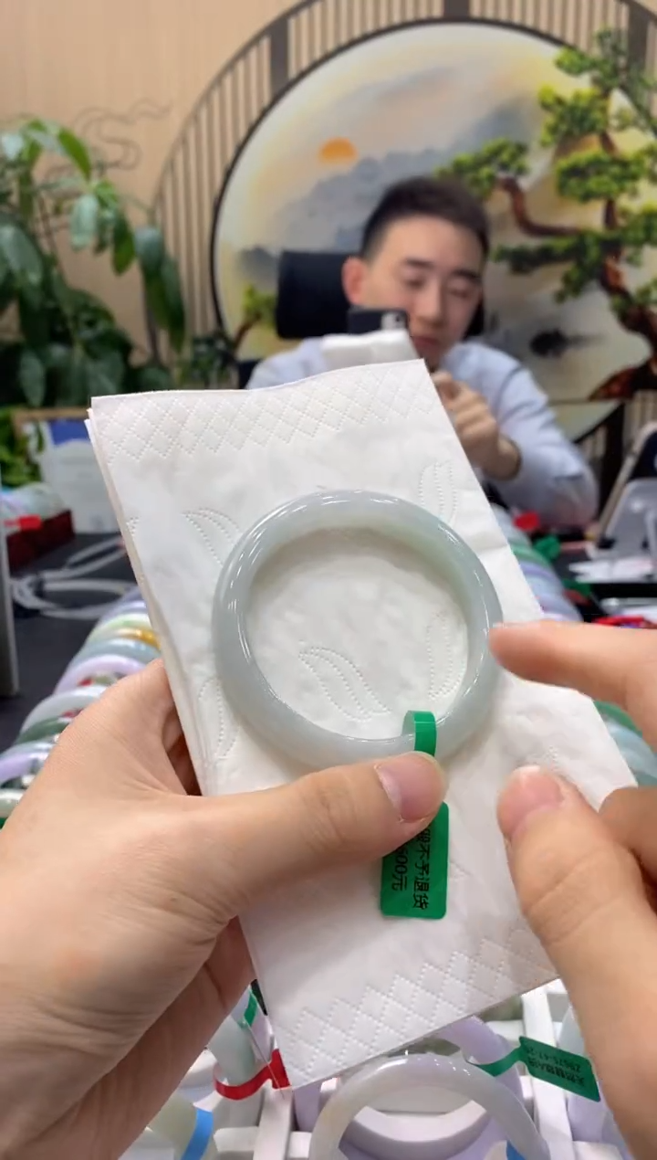 【闪购商品】翡翠手镯未镶嵌000013930