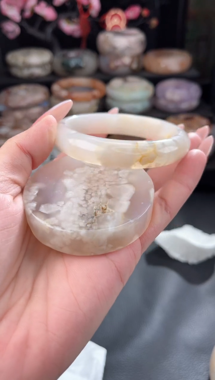 【闪购商品】石英质玉手镯未镶嵌58