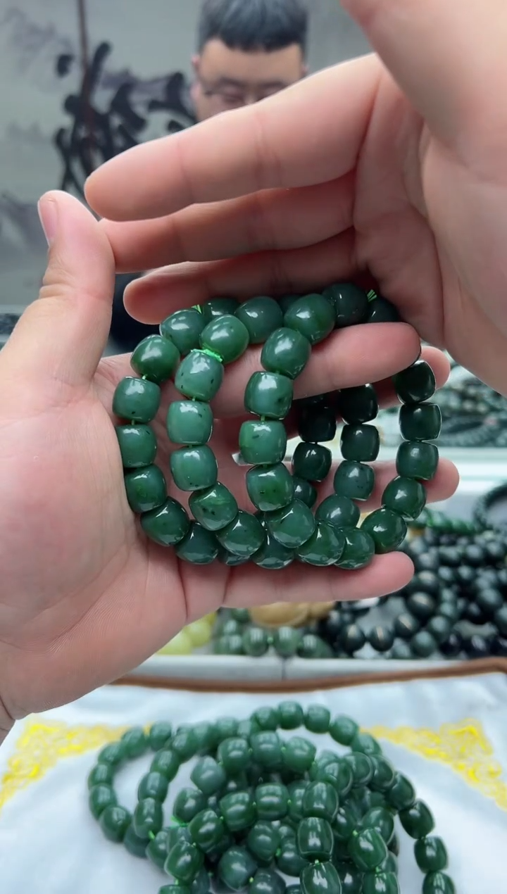 【闪购商品】和田玉手串未镶嵌俄料碧玉14拍一发一，多样性发货