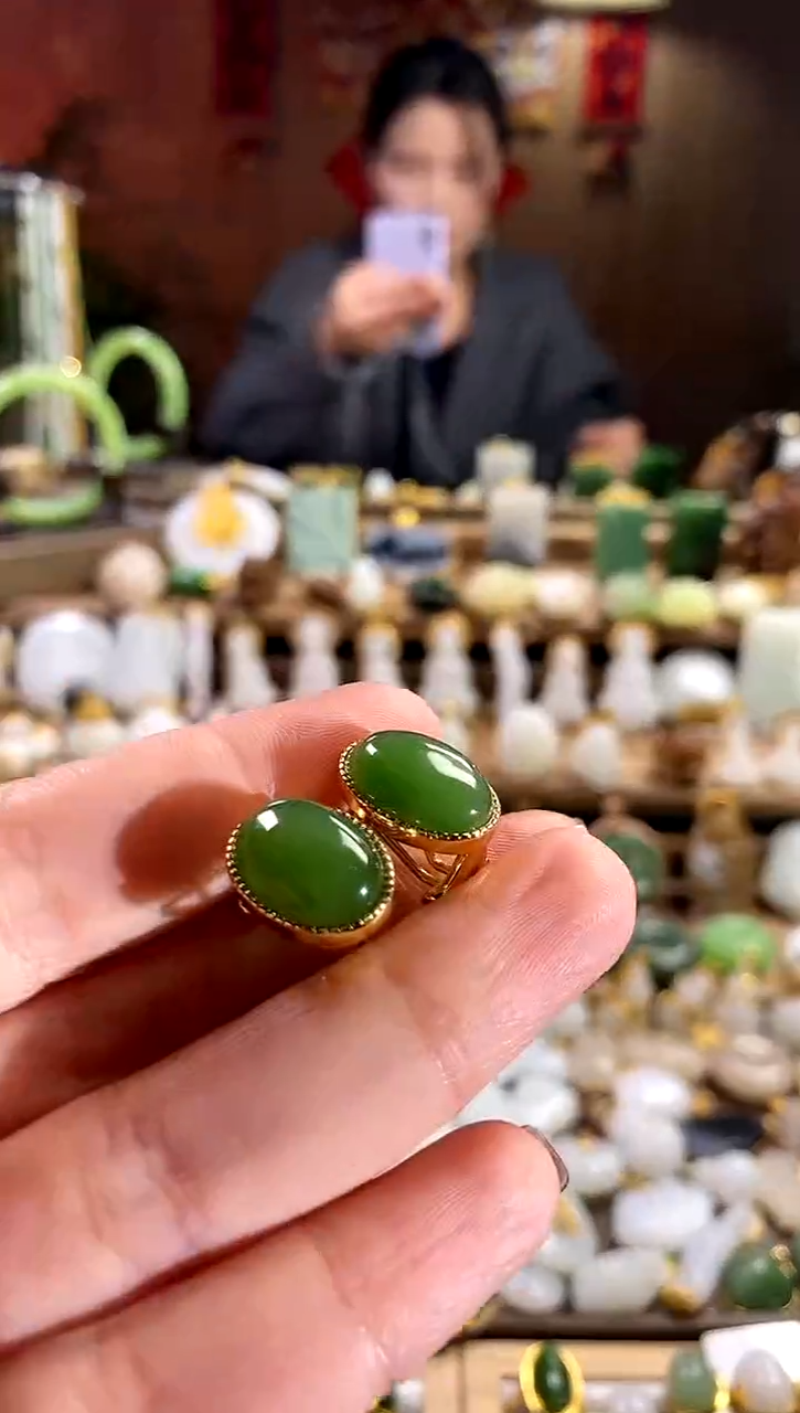 【闪购商品】和田玉耳饰银S925镶嵌。