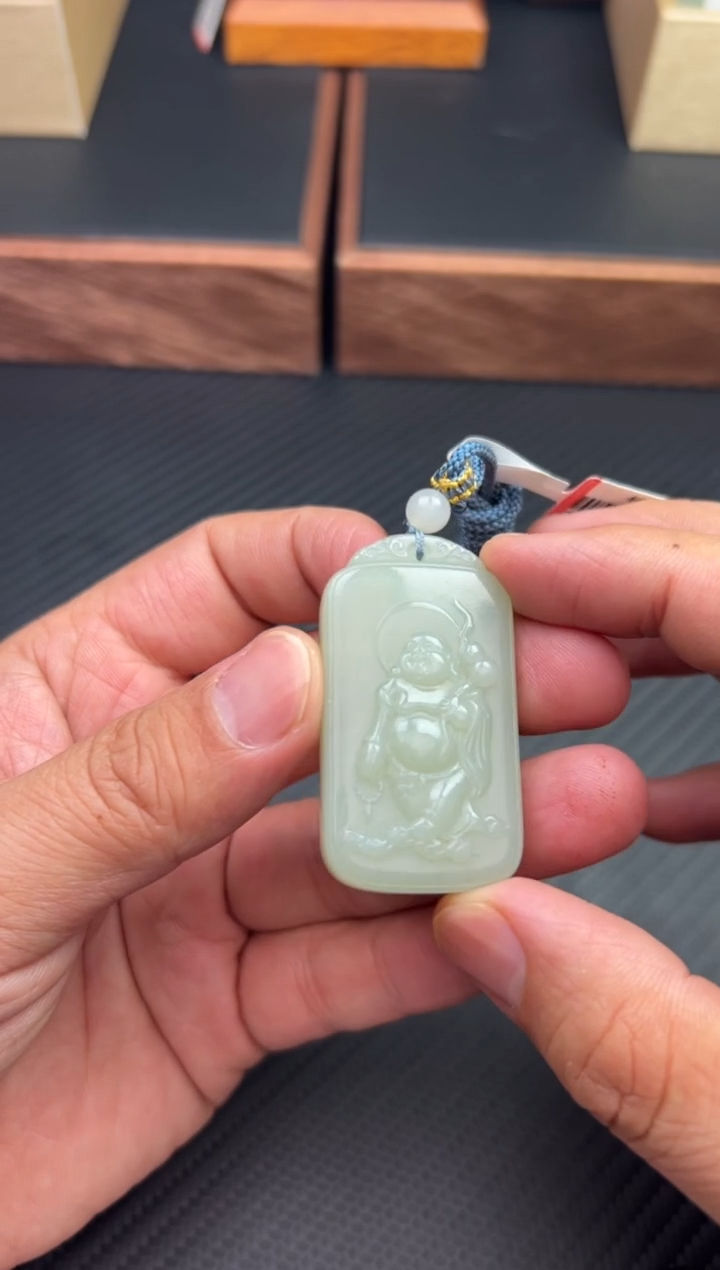 【闪购商品】和田玉吊坠(赠链)未镶嵌且末微色差近矿