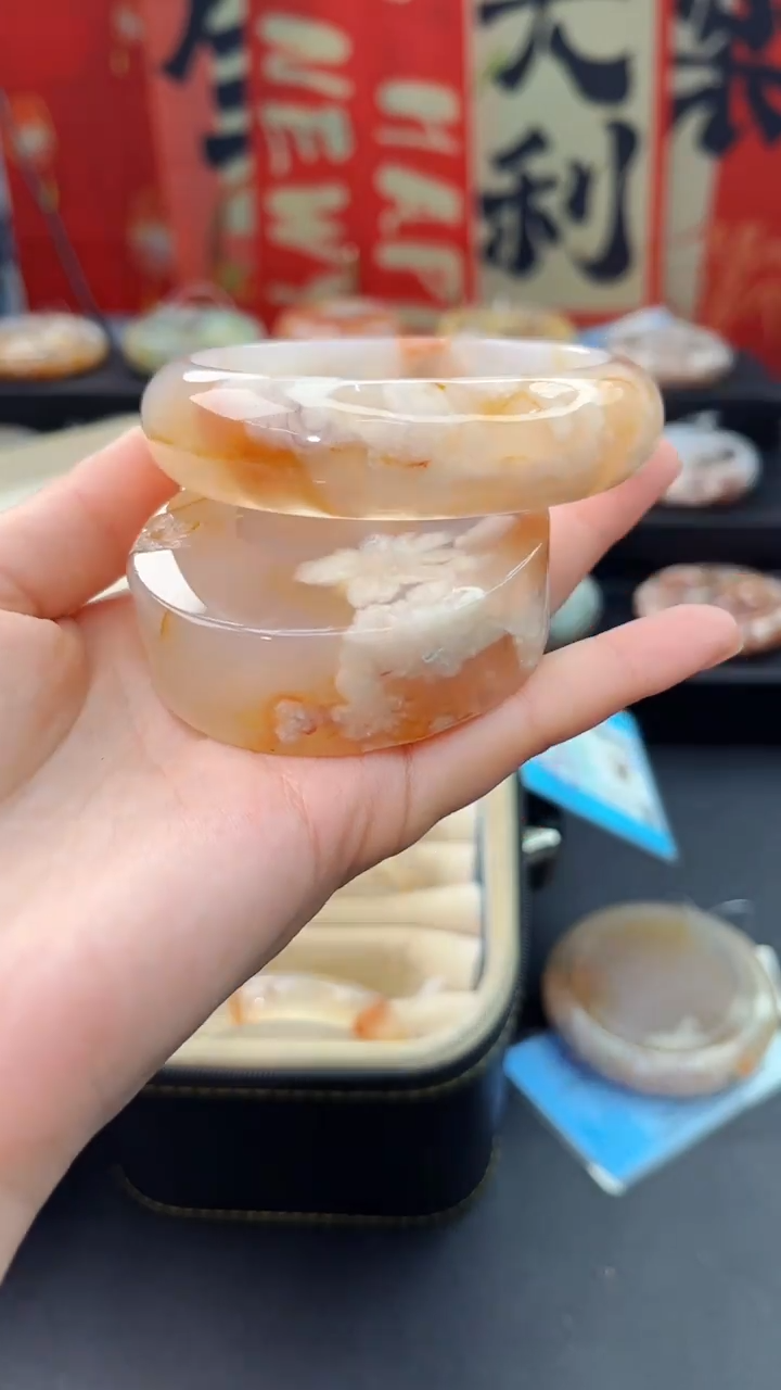 【闪购商品】石英质玉手镯未镶嵌赠送镯心（圈口62