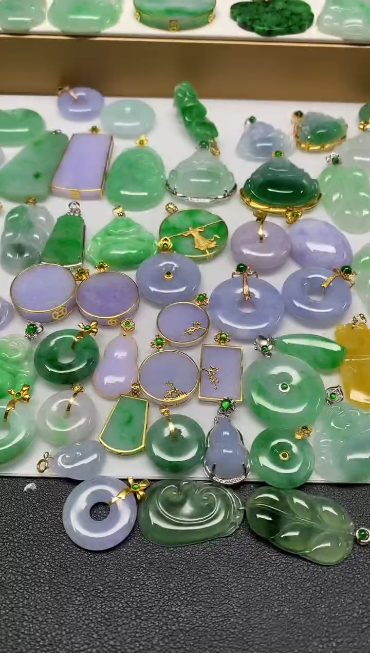 【闪购商品】翡翠吊坠(不含链)18K金镶嵌叶子