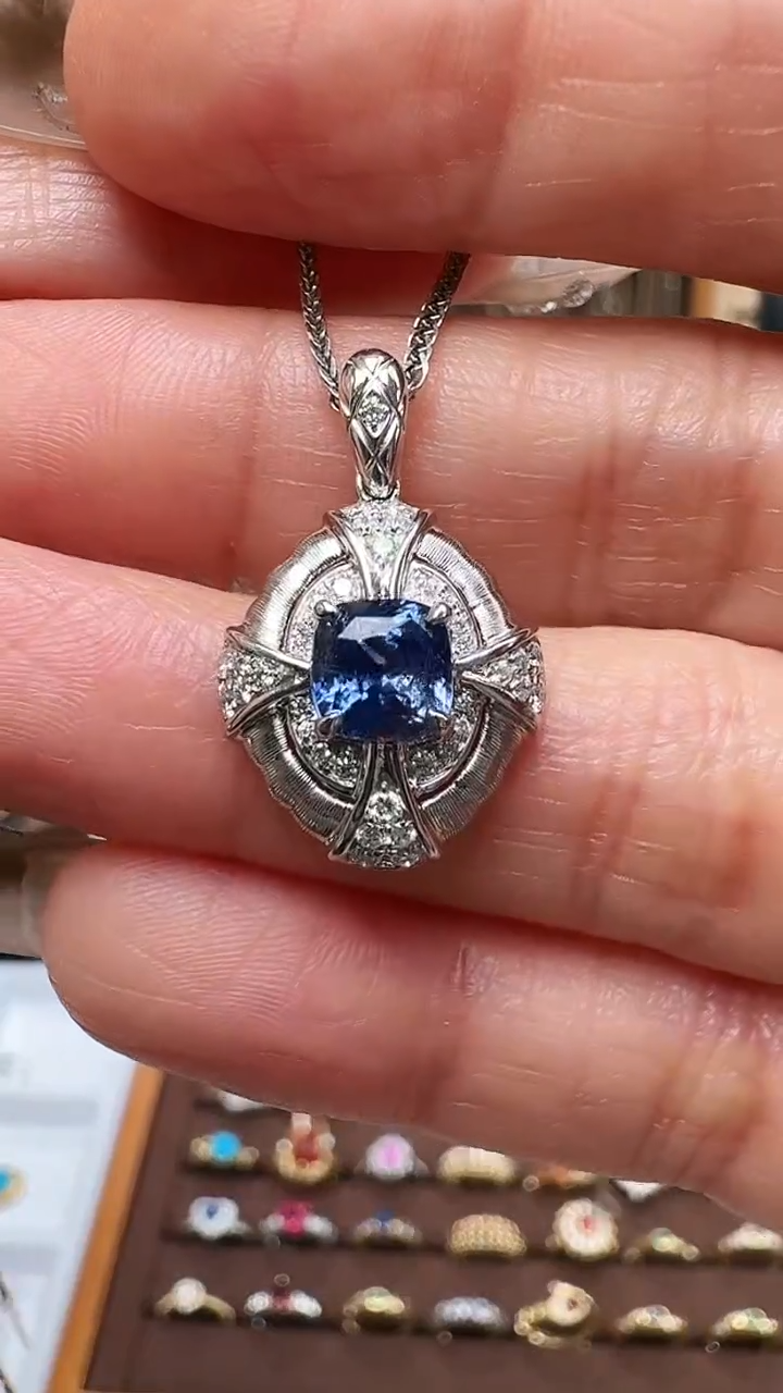 【闪购商品】蓝宝石吊坠(不含链)18K金镶嵌18K金无焼蓝宝吊坠