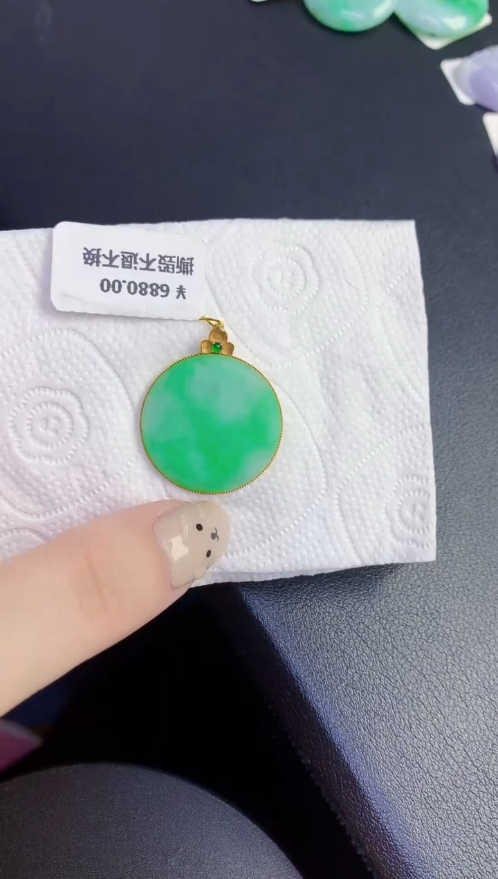 颈饰18K金镶嵌翡翠缅甸天然翡翠A货