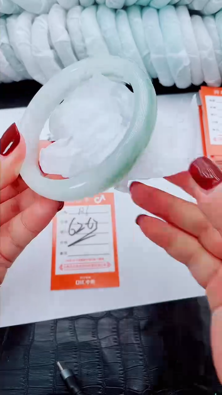 【闪购商品】石英质玉手镯未镶嵌R6-62/63