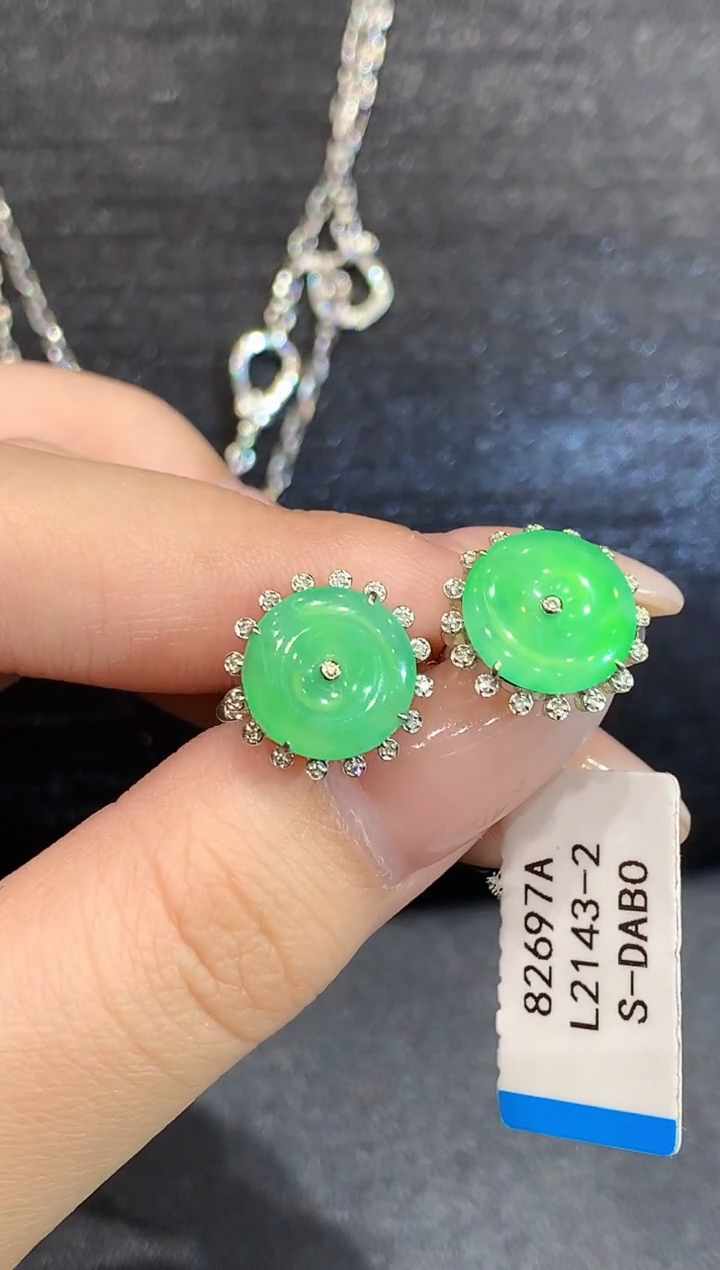 18K金镶嵌翡翠耳饰L多样性发其一