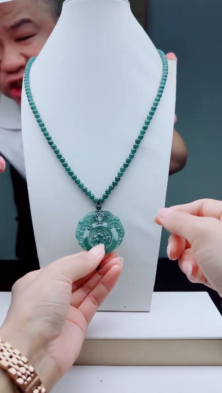 颈饰未镶嵌翡翠多样性发其一