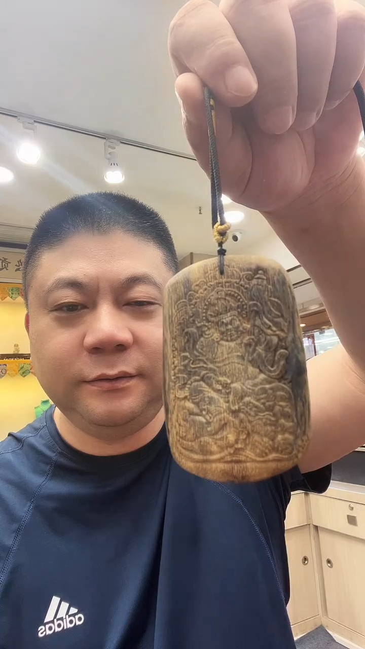 吊坠沉香<****?沉香雕刻件011