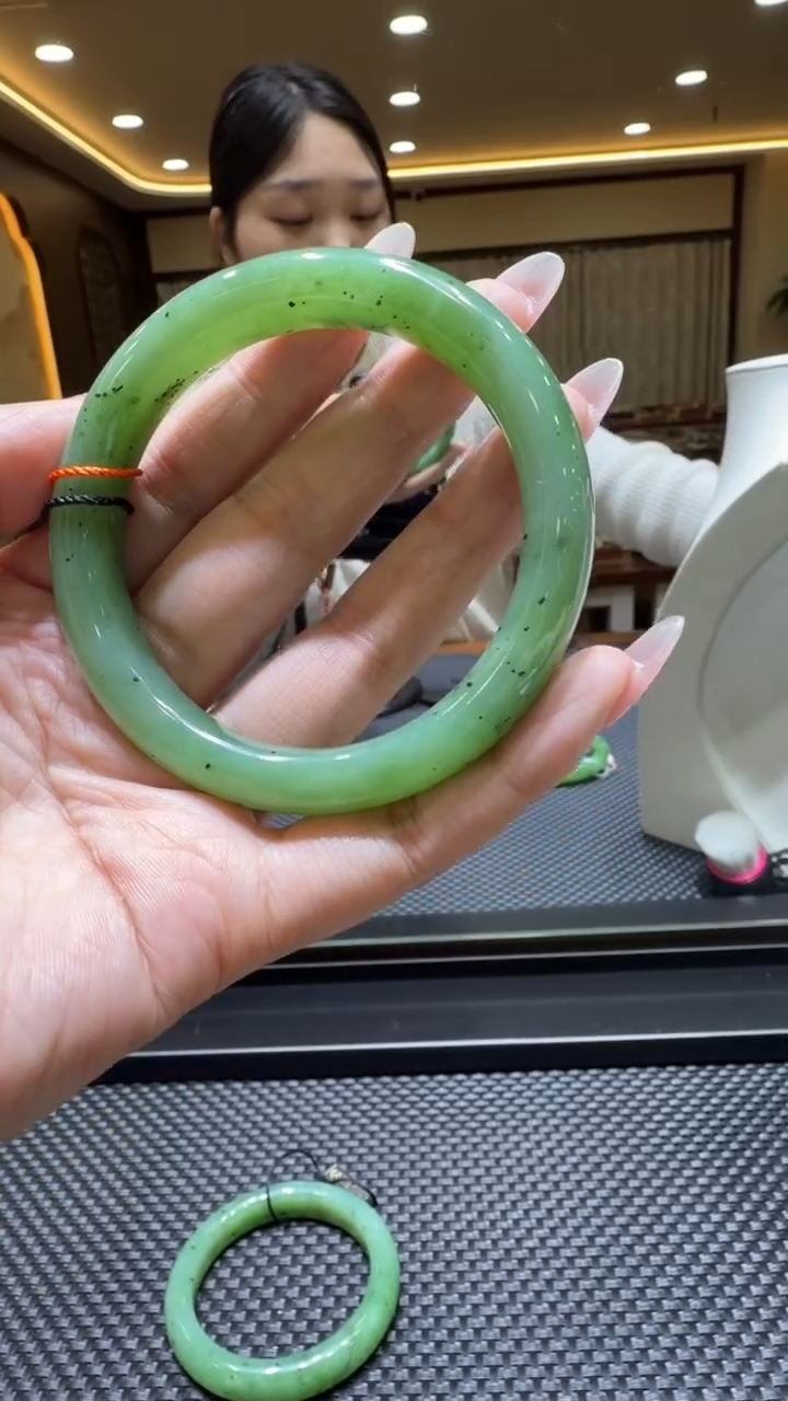 颈饰未镶嵌和田玉手镯60