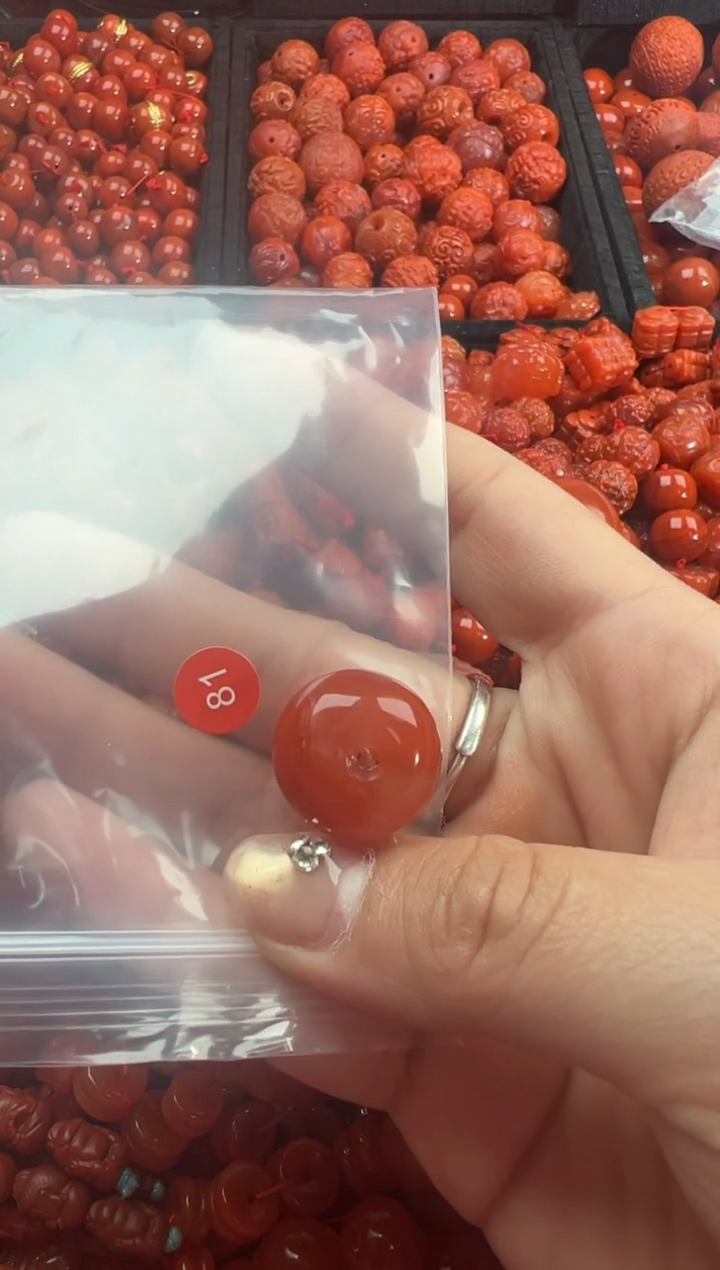 南红玛瑙未镶嵌颈饰1