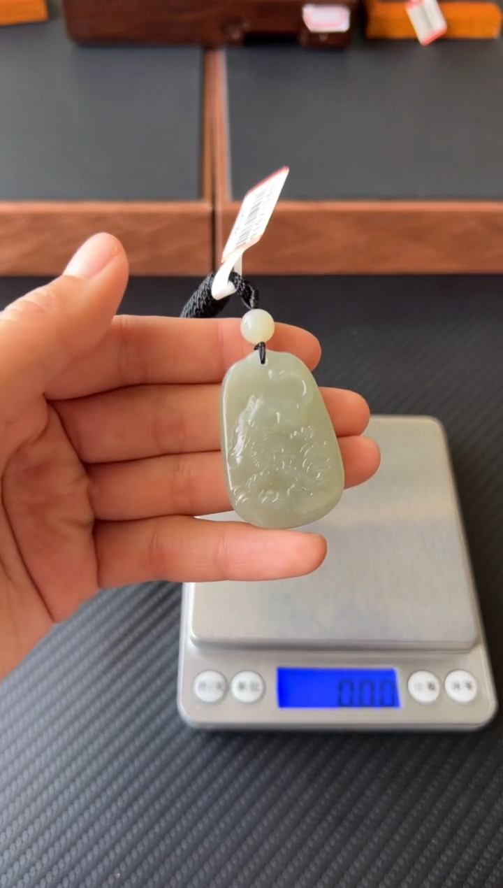 【闪购商品】和田玉吊坠(赠链)未镶嵌且末微色差近矿