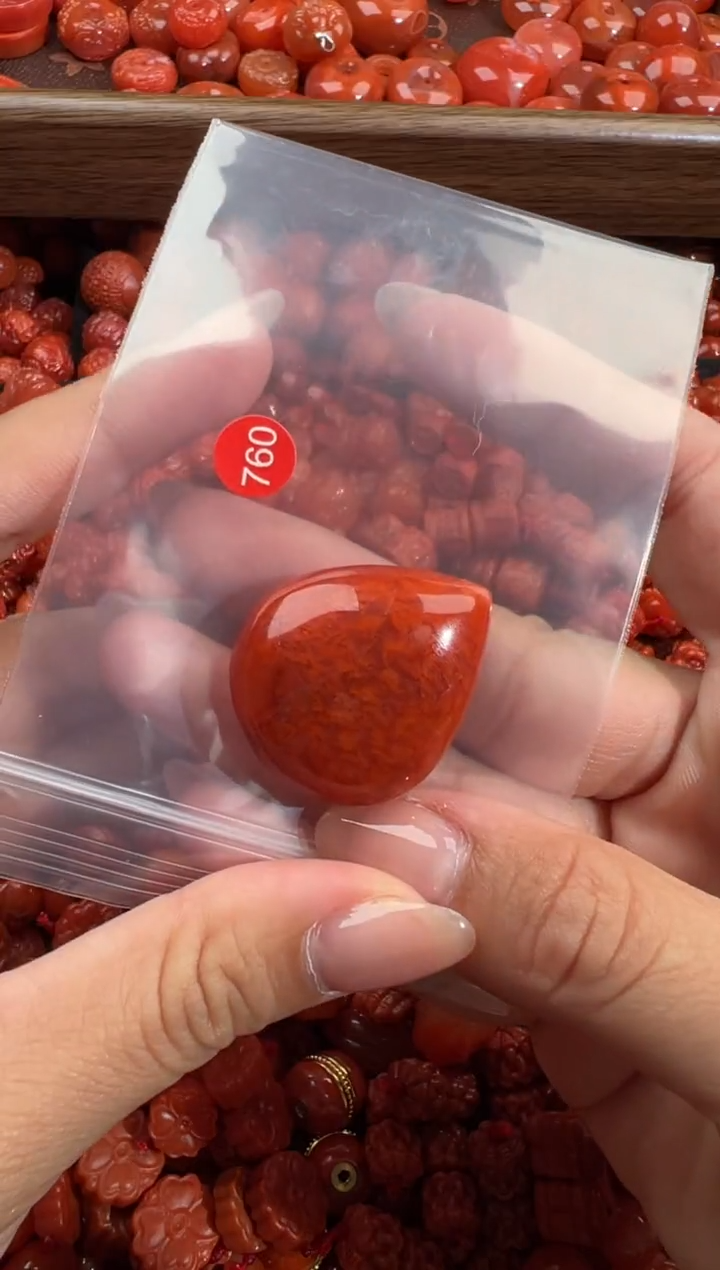 南红玛瑙未镶嵌颈饰1