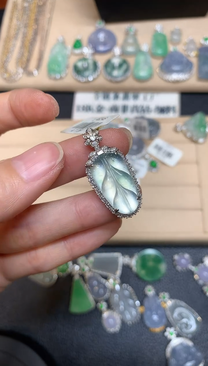 【闪购商品】翡翠颈饰18K金镶嵌树叶【无服务费