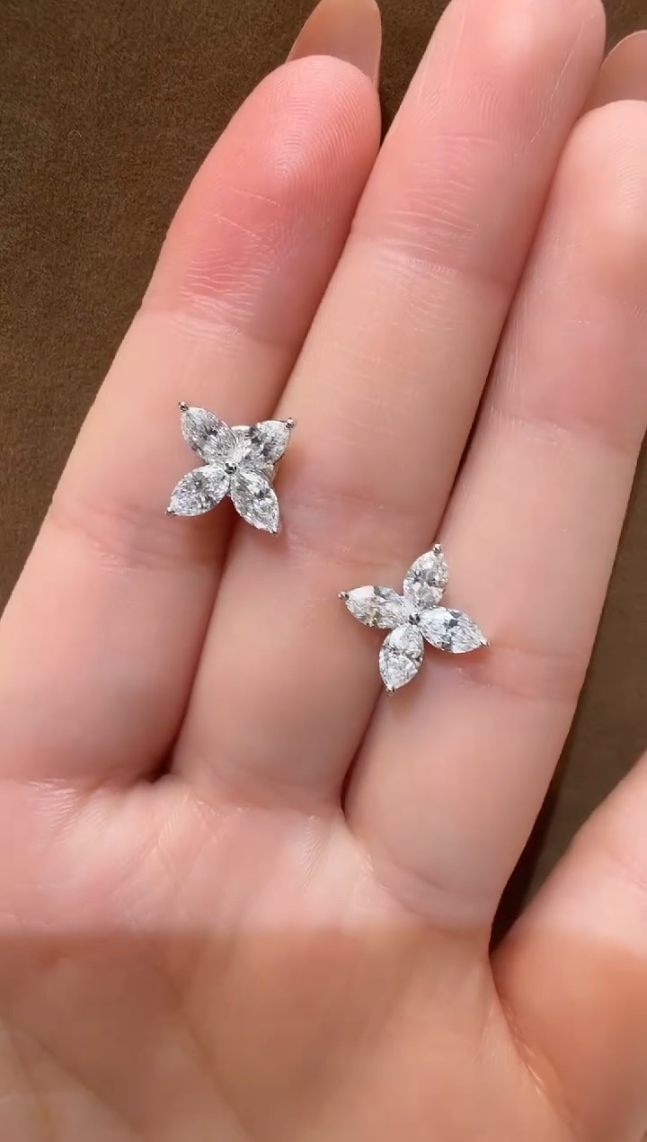 18K金镶嵌实验室培育钻石耳饰@@耳钉白马眼20分维多利亚+