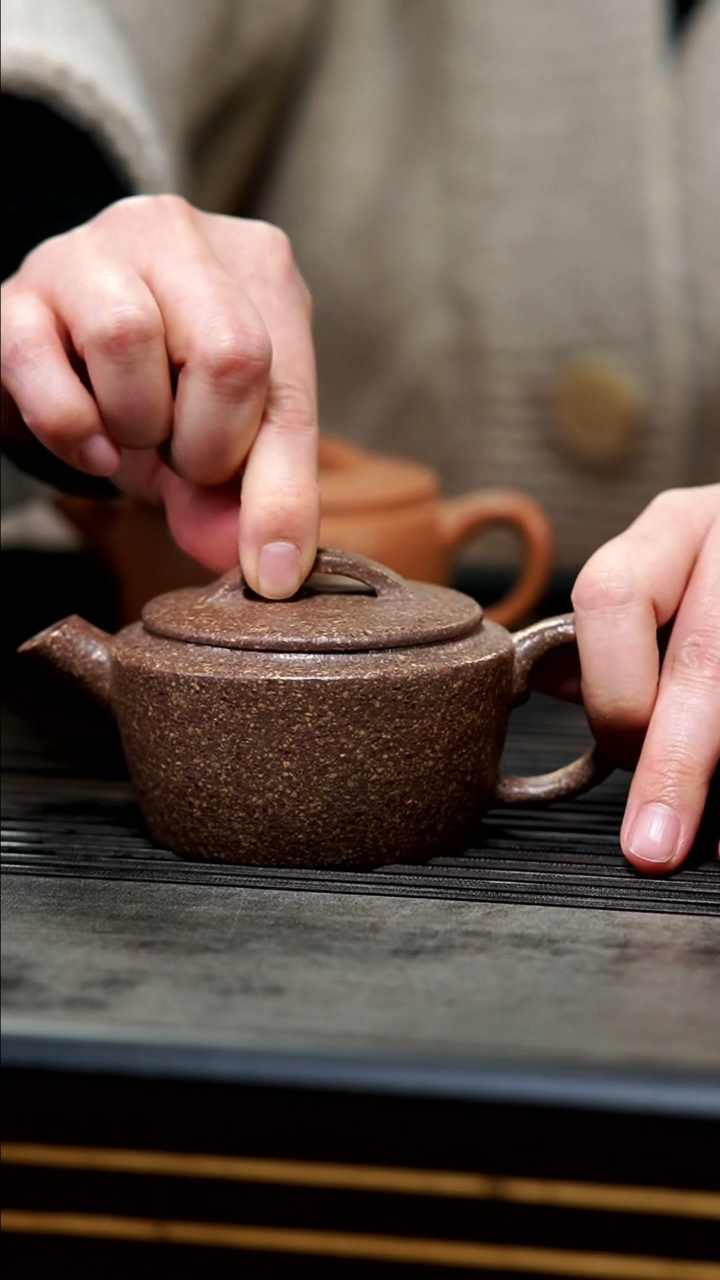 【闪购商品】紫砂茶壶8目粗砂冷金黄汉瓦160cc