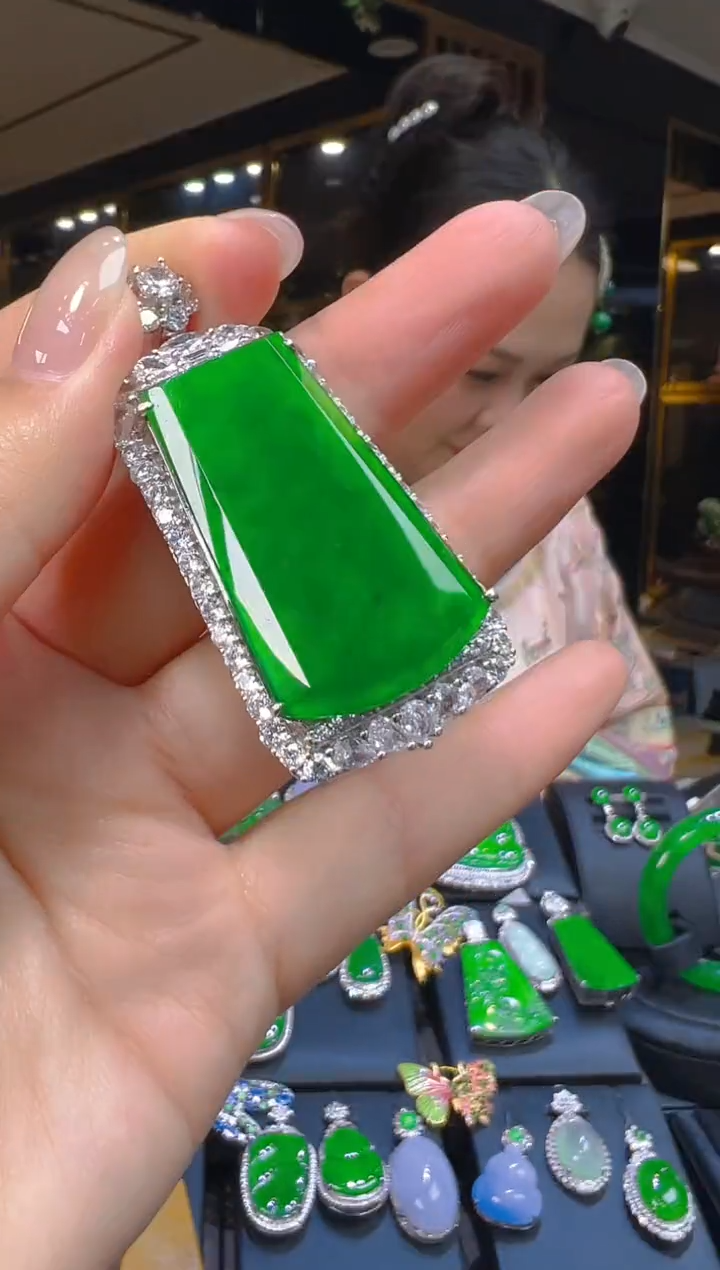 吊坠(赠链)银S925镶嵌翡翠009(多样性发货发其一)