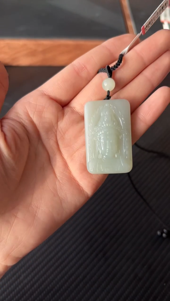 【闪购商品】和田玉吊坠(赠链)未镶嵌且末微色差近矿