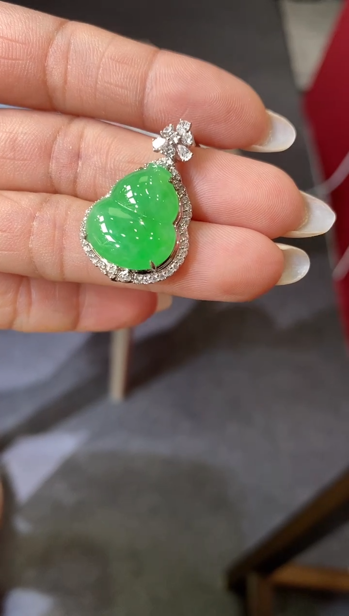 吊坠(不含链)18K金镶嵌翡翠葫芦