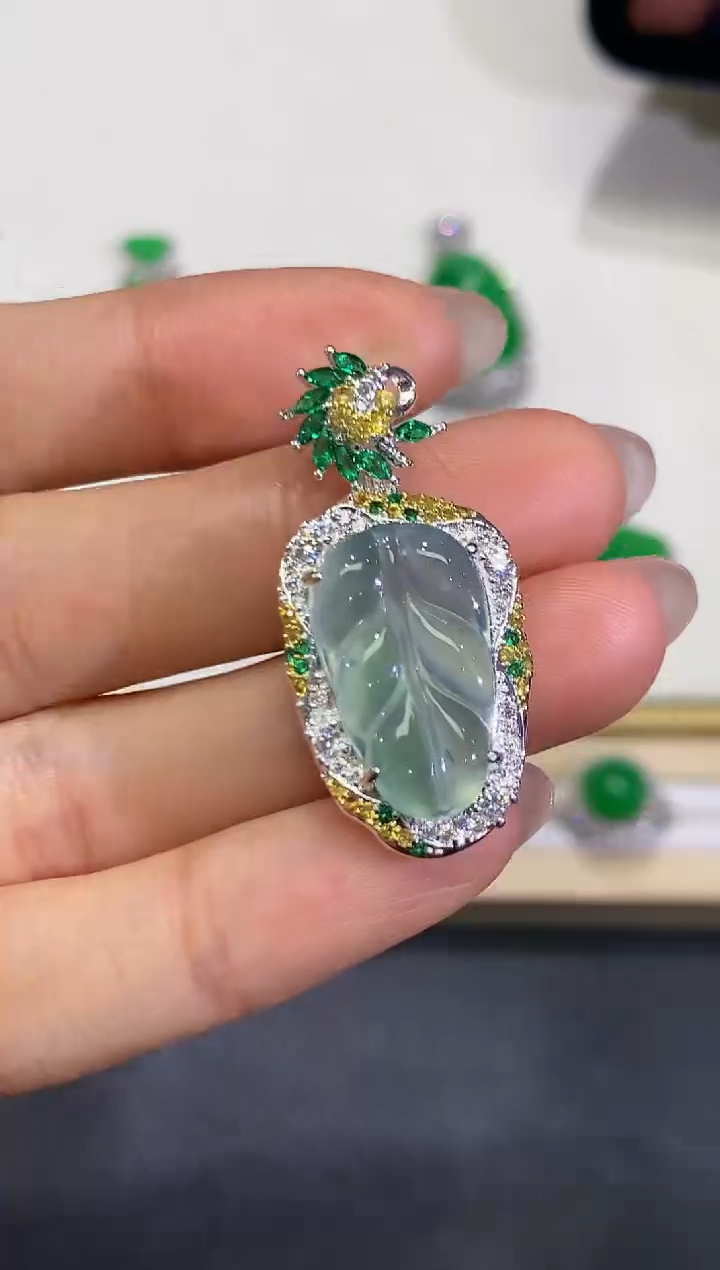 【闪购商品】翡翠颈饰合金3团购多样性发货