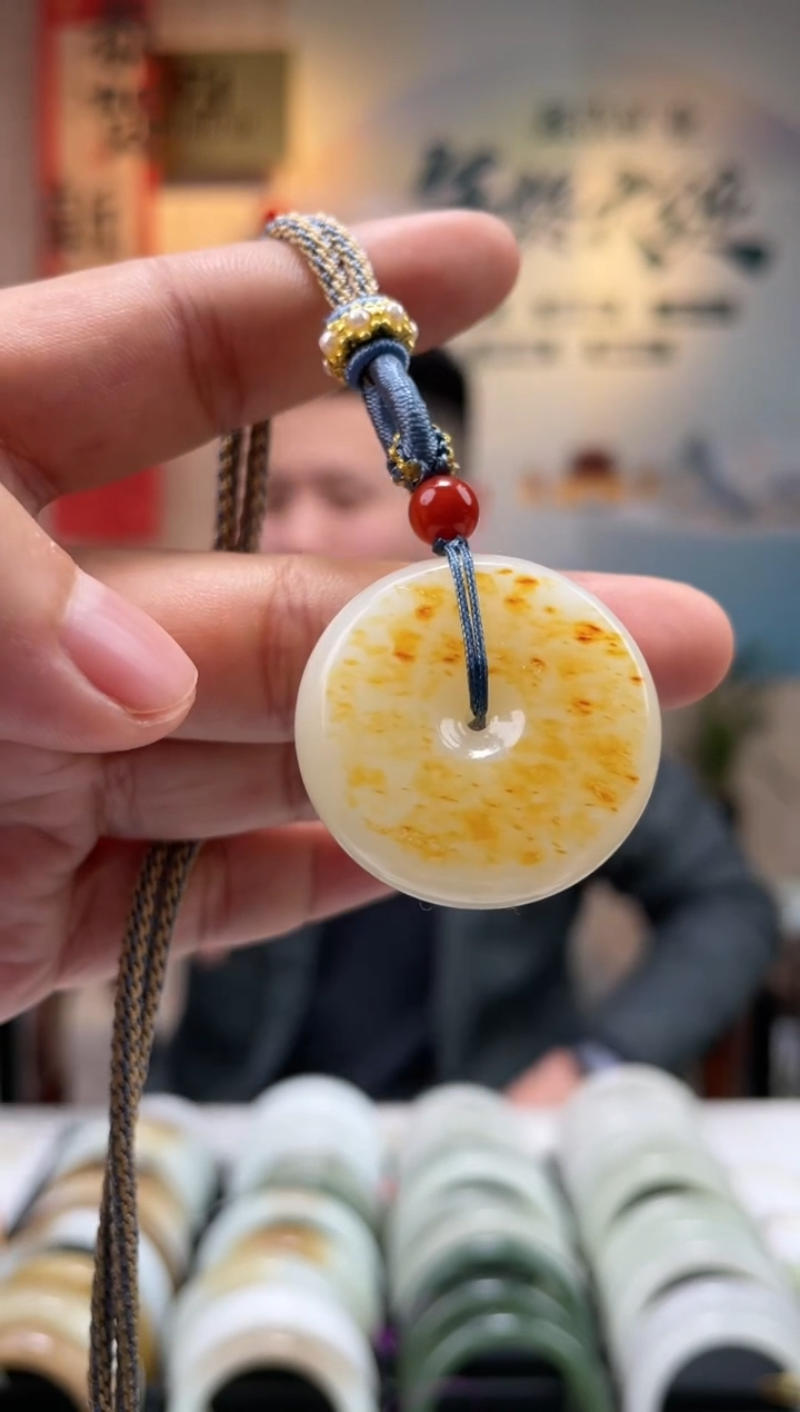 【闪购商品】和田玉颈饰未镶嵌平安扣吊坠一件