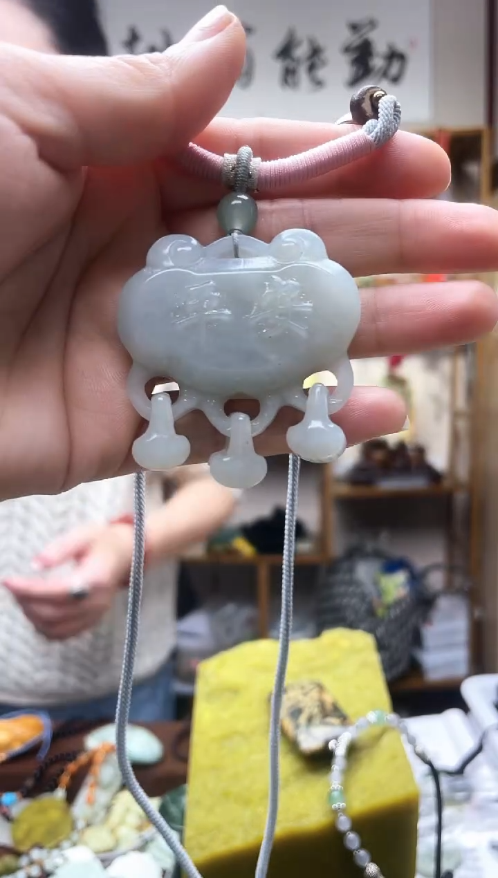 未镶嵌岫玉吊坠·